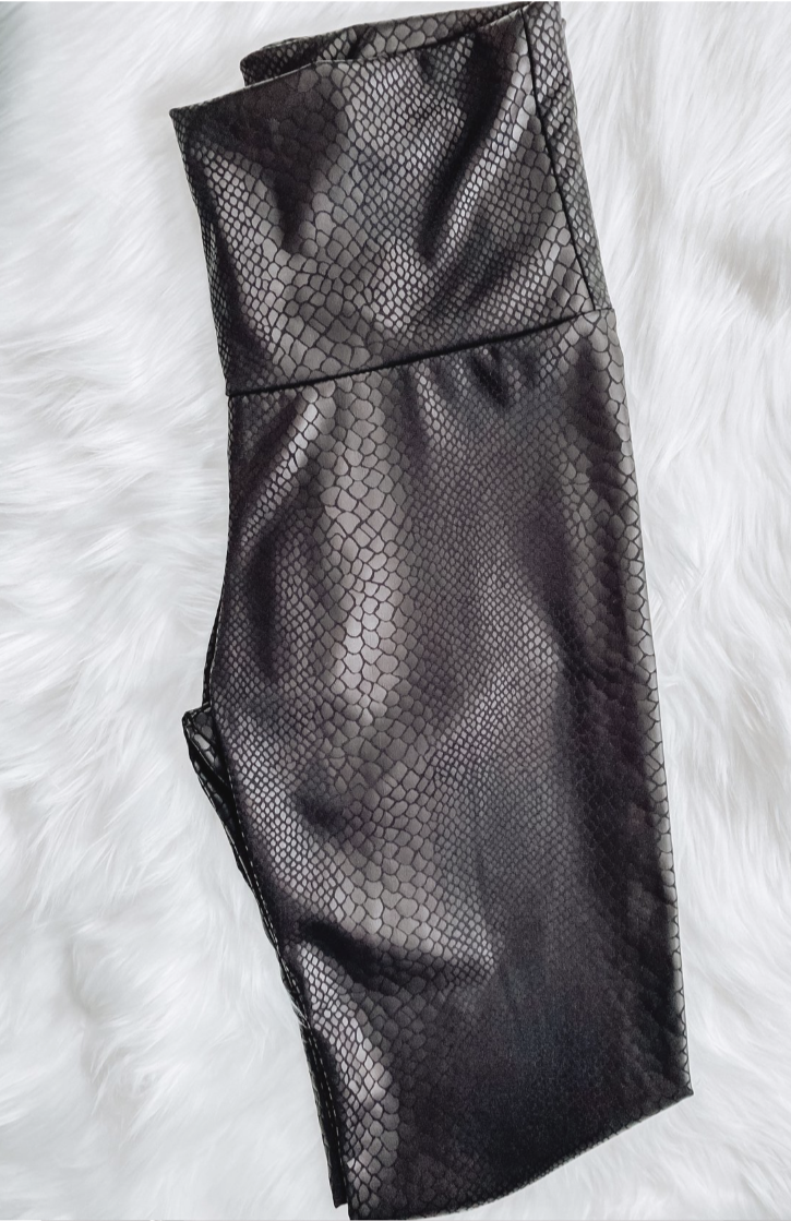 Plus Size Faux Leather Snake Print Leggings - Black